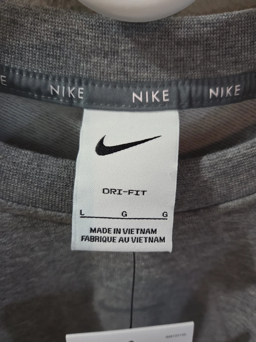 Nike Women’s Grey Crewneck Pullover Sweatshirt NWT